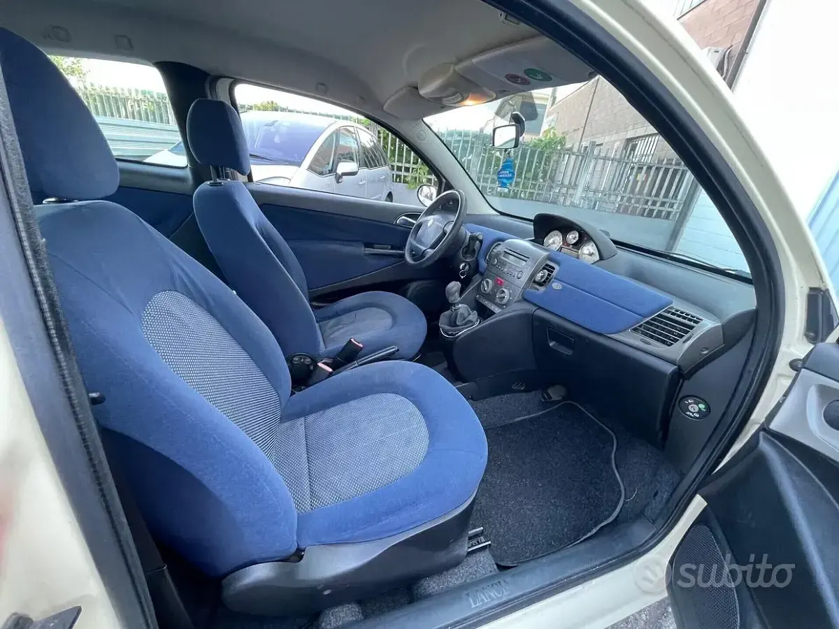 Usata Lancia Ypsilon 80 CV (58 kW) 2004 Beige Utilitaria