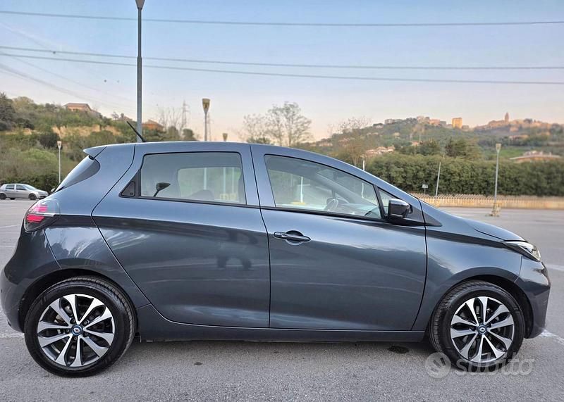 Usata Renault Zoe Zen 80 kW (109 CV) 2021 Grigio Utilitaria