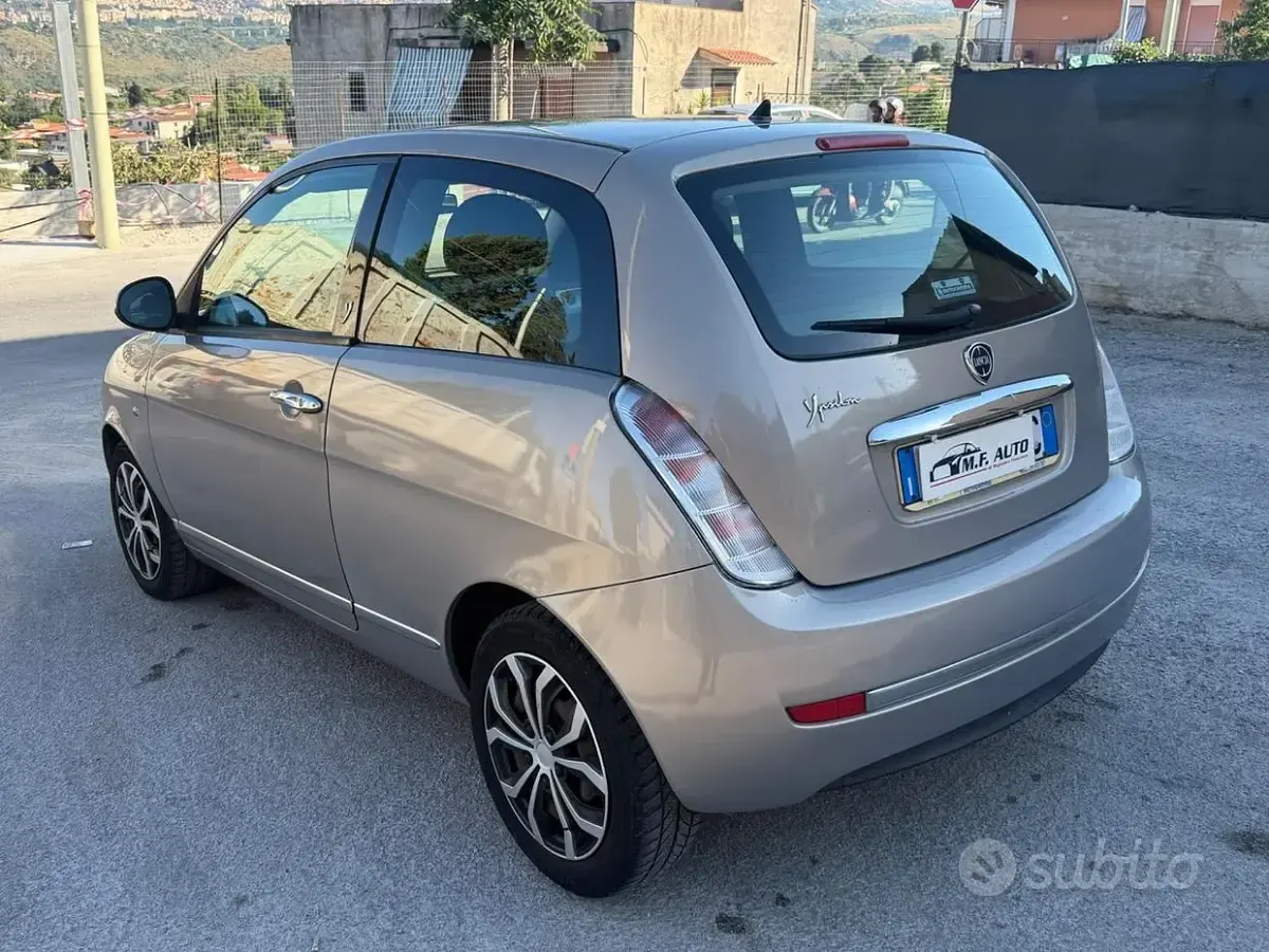 Usata Lancia Ypsilon 69 CV (50 kW) 2011 Giallo Utilitaria