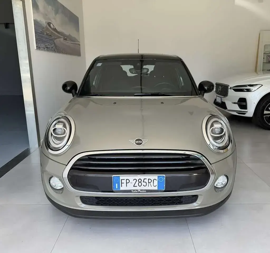 Usata Mini Cooper D Hype 116 CV (85 kW) 2018 Verde Utilitaria