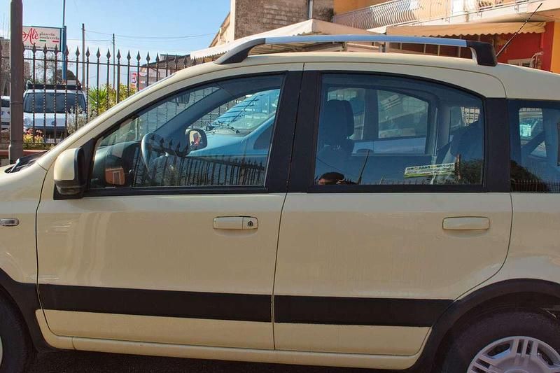 Usata Fiat Panda 4x4 Climbing 69 CV (50 kW) 2011 Giallo Utilitaria