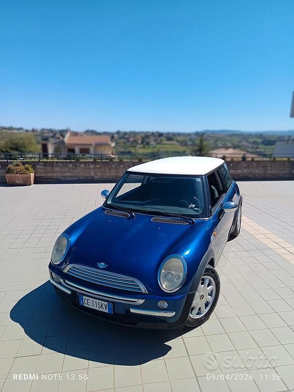 Begagnad Mini ONE 90 HK (66 kW) 2003 Blå Halvkombi