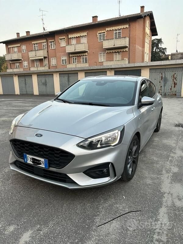Usata 2019 Ford Focus ST-Line Utilitaria | 13.500 € (Buon prezzo) - Immagine 1/4