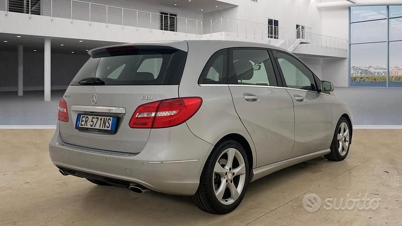 Usata Mercedes B200 Premium 136 CV (100 kW) 2013 Argento Utilitaria
