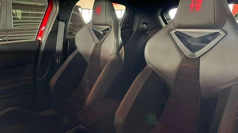 Usata Alfa Romeo Junior Edizione Speciale 114 kW (156 CV) 2024 Rosso SUV