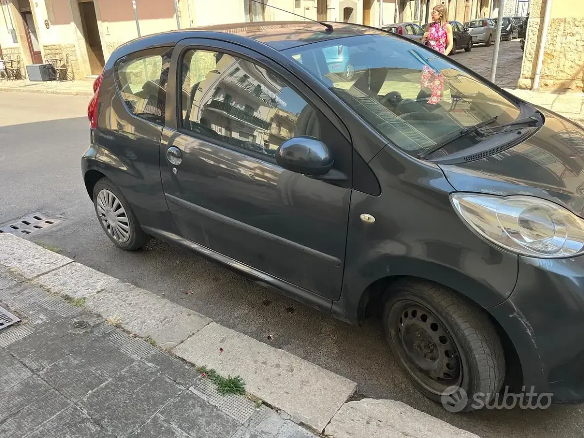 Usata Peugeot 107 54 CV (39 kW) 2006 Nero Utilitaria