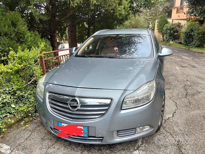 Usata Opel Insignia 140 CV (102 kW) 2010 Grigio Station wagon