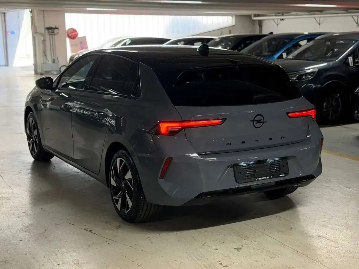 Nuova Opel Astra 145 CV (106 kW) 2026 Grigio Berlina