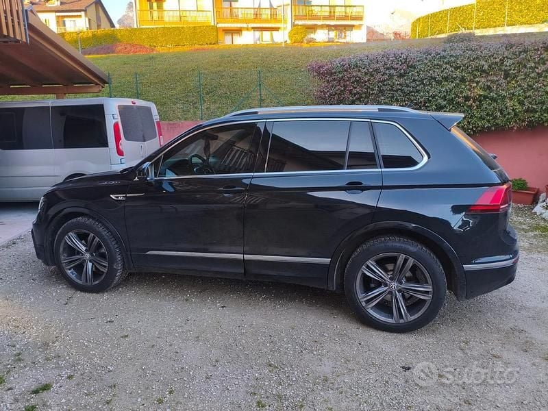 Usata VW Tiguan R-line 190 CV (139 kW) 2019 Nero SUV