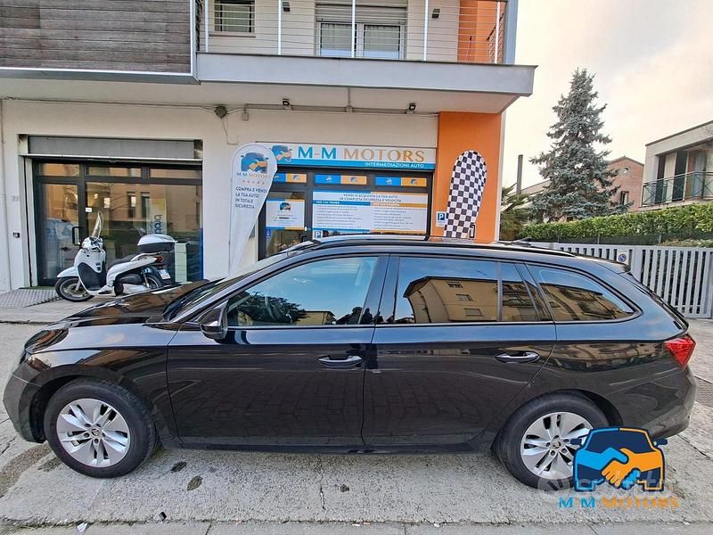 Usata Skoda Octavia Executive 116 CV (85 kW) 2022 Nero Station wagon
