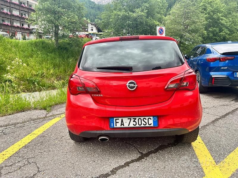 Usata Opel Corsa 90 CV (66 kW) 2015 Rosso Utilitaria