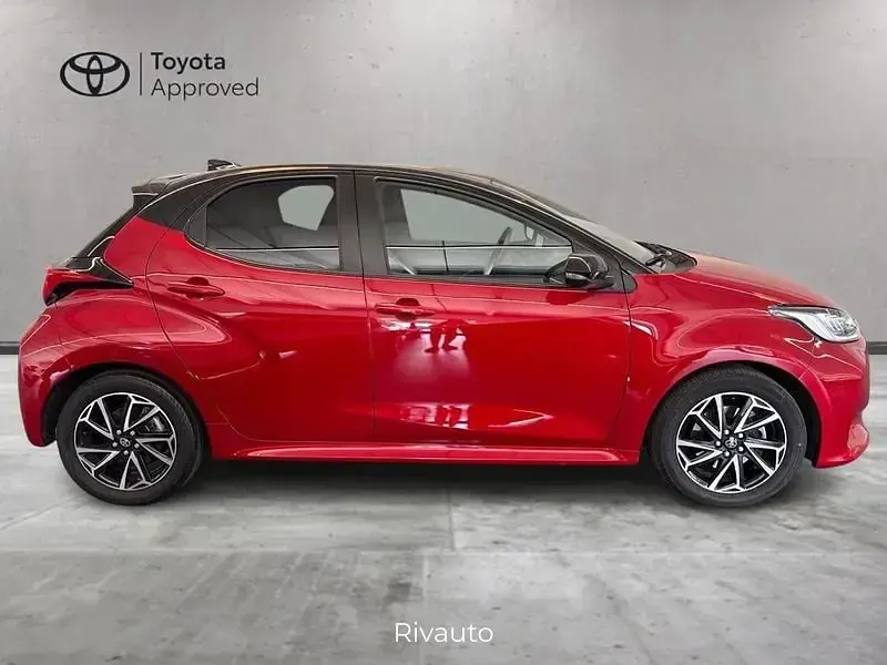 Usata Toyota Yaris Hybrid Style 116 CV (85 kW) 2022 Rosso Utilitaria