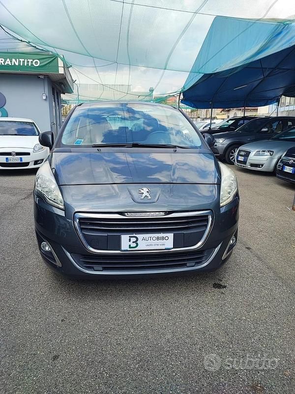Usata Peugeot 5008 Allure 115 CV (84 kW) 2014 Grigio Monovolume