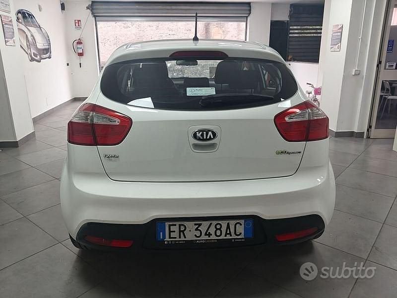 Usata Kia Rio Active 75 CV (55 kW) 2013 Bianco Berlina