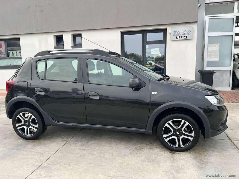 Usata Dacia Sandero Stepway 90 CV (66 kW) 2017 Nero Berlina