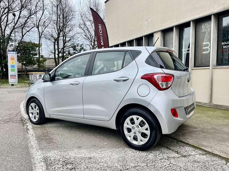 Usata Hyundai i10 67 CV (49 kW) 2015 Argento Utilitaria