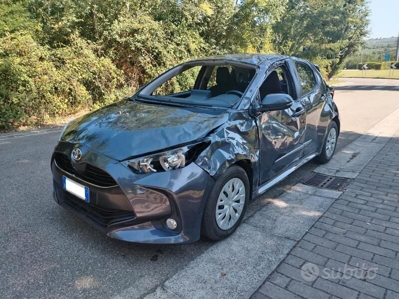 Usata Toyota Yaris 120 CV (88 kW) 2022 Grigio Berlina