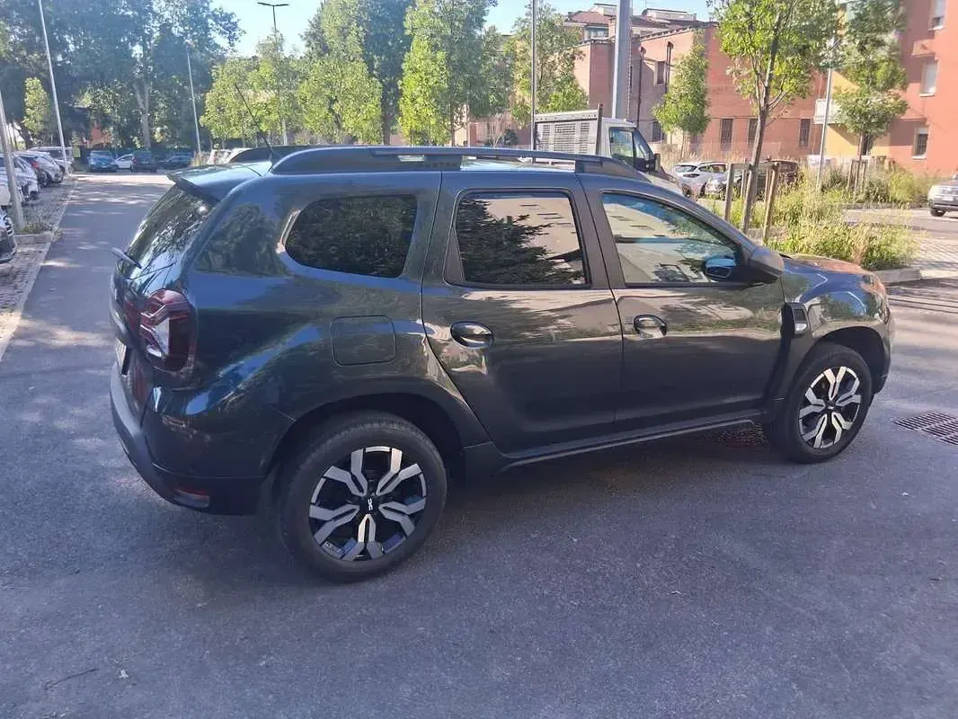 Usata Dacia Duster Journey 101 CV (74 kW) 2023 Grigio SUV