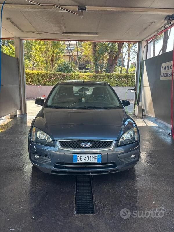 Usata Ford Focus 100 CV (73 kW) 2006 Blu Utilitaria