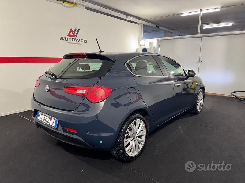 Usata Alfa Romeo Giulietta Super 120 CV (88 kW) 2016 Blu/azzurro Utilitaria