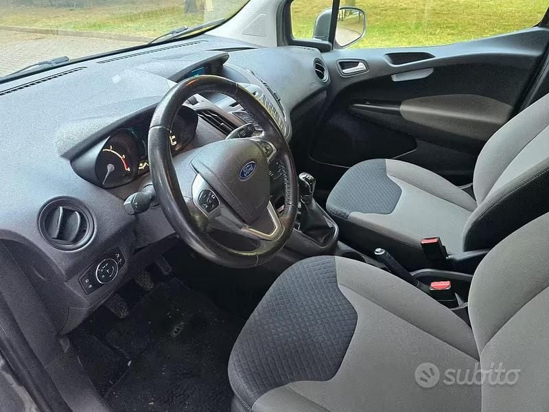 Usata Ford Tourneo Courier 75 CV (55 kW) 2015 Grigio Monovolume