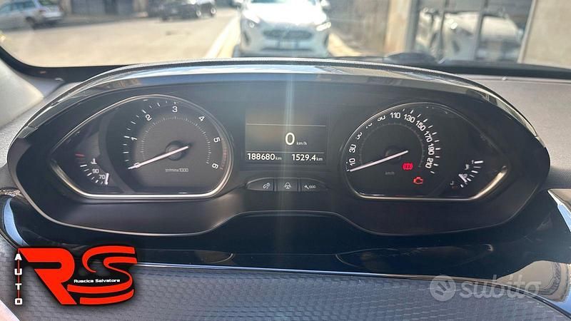 Usata Peugeot 2008 Allure 100 CV (73 kW) 2015 Bianco SUV