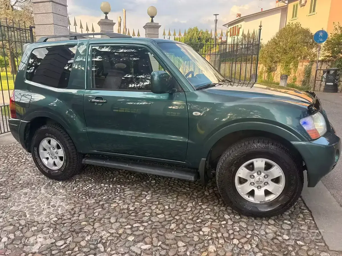 Usata Mitsubishi Pajero 160 CV (117 kW) 2004 Verde SUV