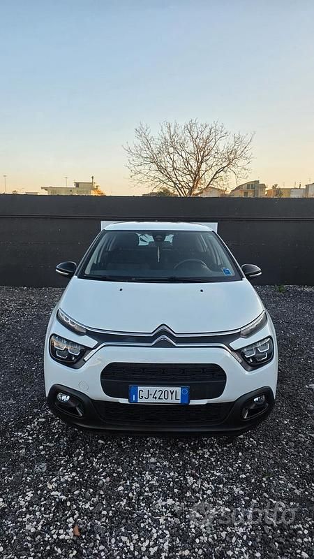 Usata Citroën C3 Shine 101 CV (74 kW) 2022 Bianco Utilitaria