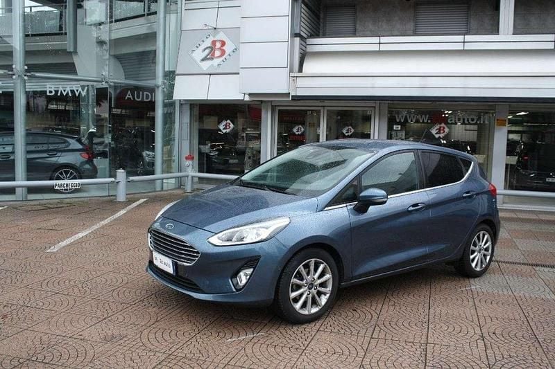 Blu Usata 2019 Ford Fiesta Titanium Tre volumi | 9900 € (Buon prezzo) - Immagine 1/4