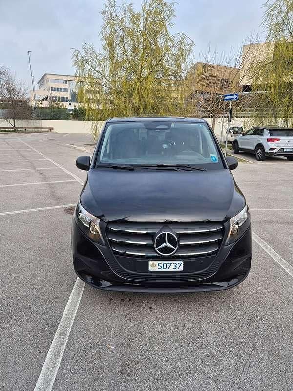 Usata Mercedes Vito 200 CV (147 kW) 2024 Nero Furgone