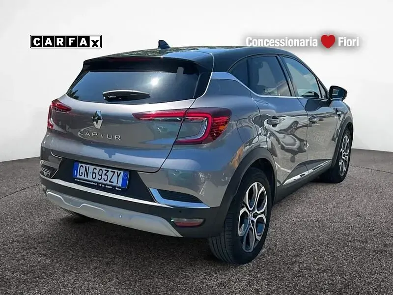 Usata Renault Captur Intens 101 CV (74 kW) 2023 Grigio SUV