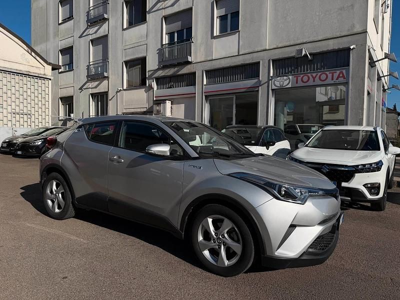 Usata Toyota C-HR Active 97 CV (71 kW) 2017 Argento SUV