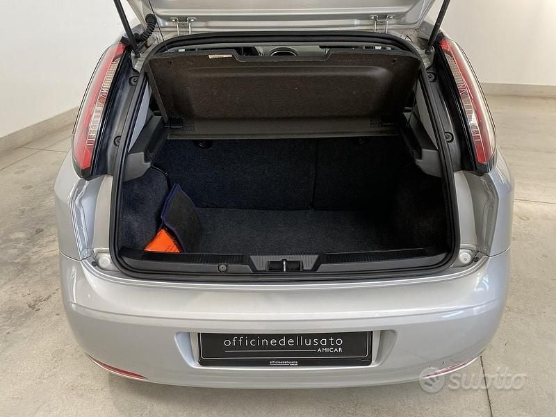 Brugt Fiat Punto Lounge 78 HK (57 kW) 2017 Sølv Sedan