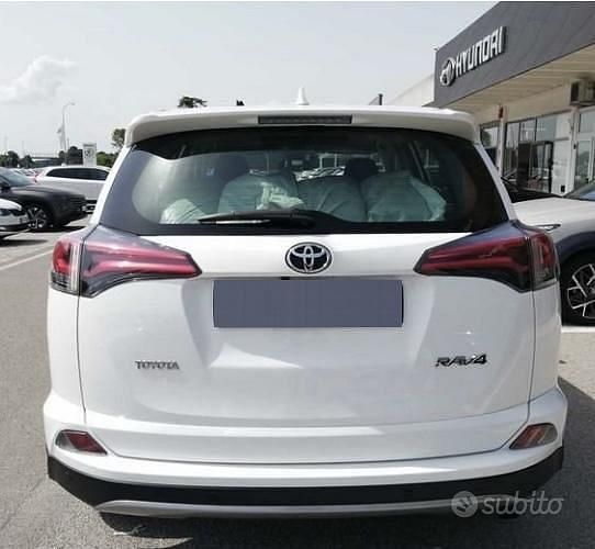 Usata Toyota RAV4 143 CV (105 kW) 2017 Bianco SUV