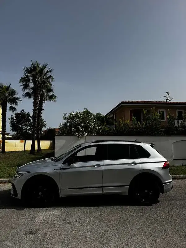 Usata VW Tiguan R-line 150 CV (110 kW) 2022 Grigio SUV