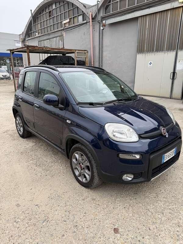 Second-hand Fiat Panda 4x4 75 CP (55 kW) 2014 Albastru Hatchback