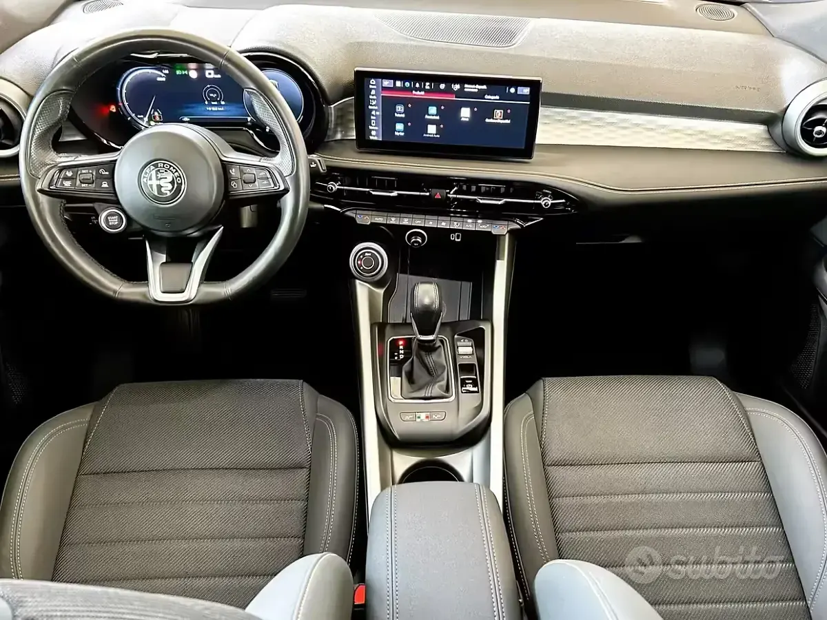 Begagnad Alfa Romeo Tonale Ti 131 HK (96 kW) 2023 Svart SUV