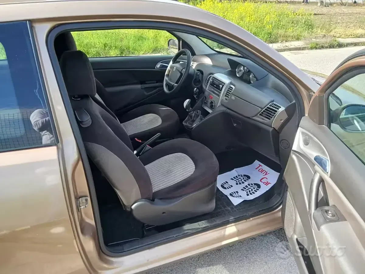 Usata Lancia Ypsilon 60 CV (44 kW) 2007 Nero Utilitaria