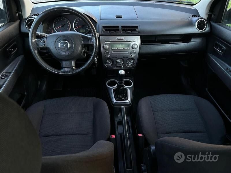 Usata Mazda 2 75 CV (55 kW) 2007 Blu Berlina