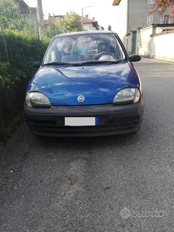 Usata Fiat 600 54 CV (39 kW) 2004 Blu Berlina