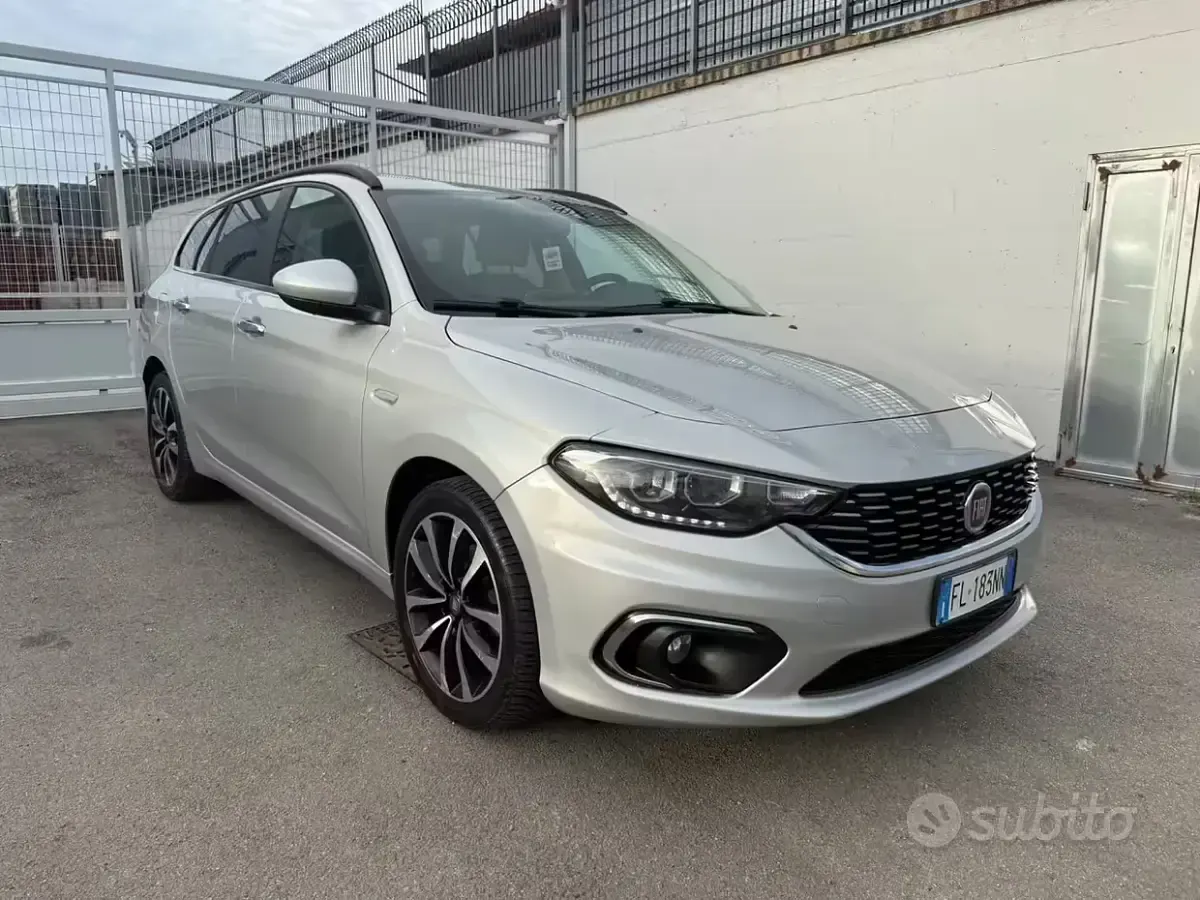 Usata Fiat Tipo Lounge 120 CV (88 kW) 2017 Grigio Station wagon