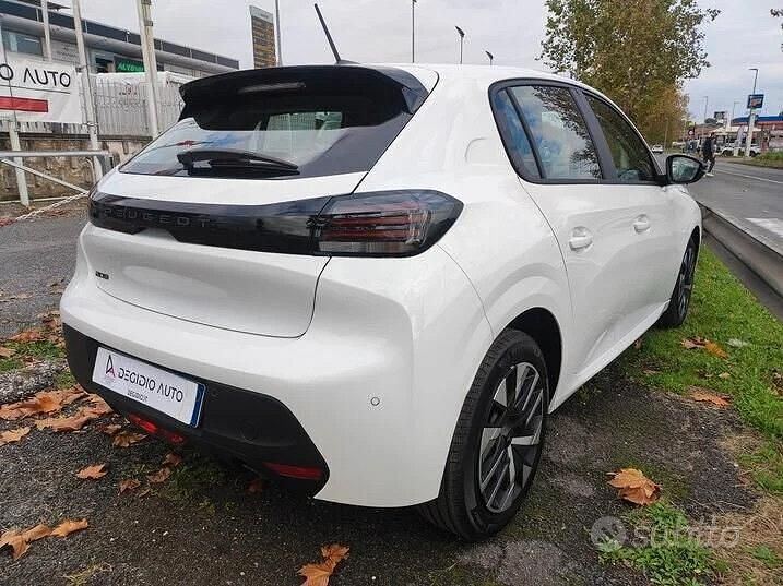 Usata Peugeot 208 Active 101 CV (74 kW) 2024 Bianco Utilitaria