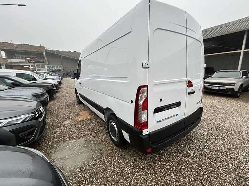 Usata Renault Master 135 CV (99 kW) 2023 Bianco Monovolume