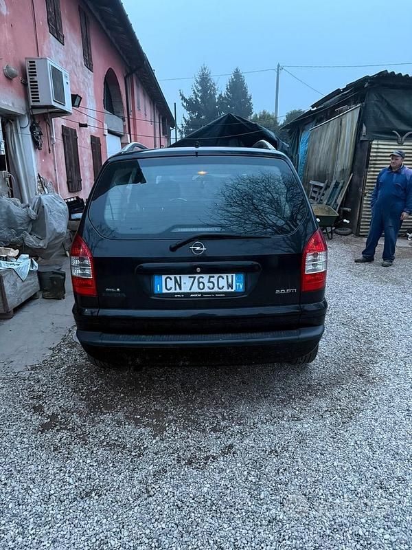 Usata Opel Zafira 101 CV (74 kW) 2004 Nero Monovolume