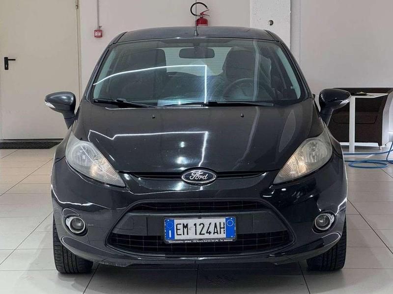 Usata Ford Fiesta Titanium 69 CV (50 kW) 2012 Nero Utilitaria