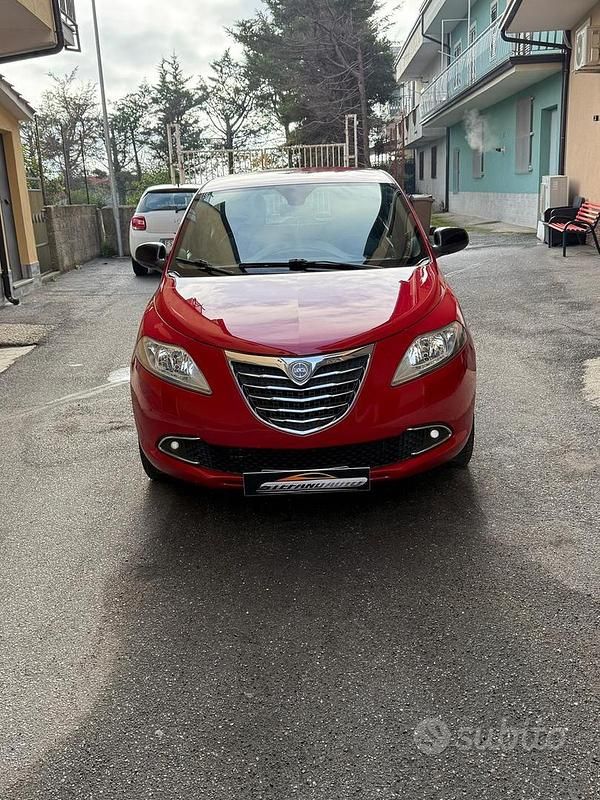 Usata 2015 Lancia Ypsilon Due volumi | 7900 € (Cara) - Immagine 1/4