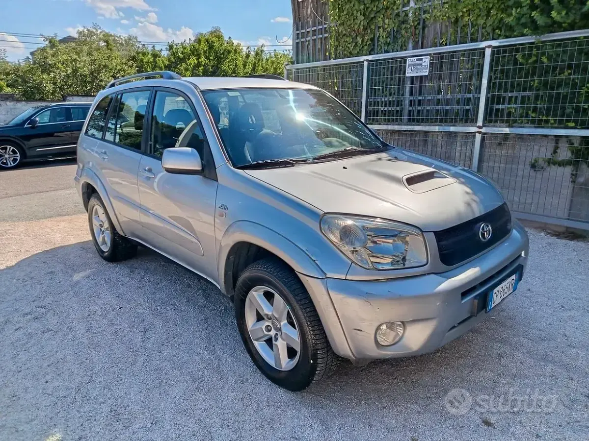 Usata Toyota RAV4 116 CV (85 kW) 2004 Grigio SUV