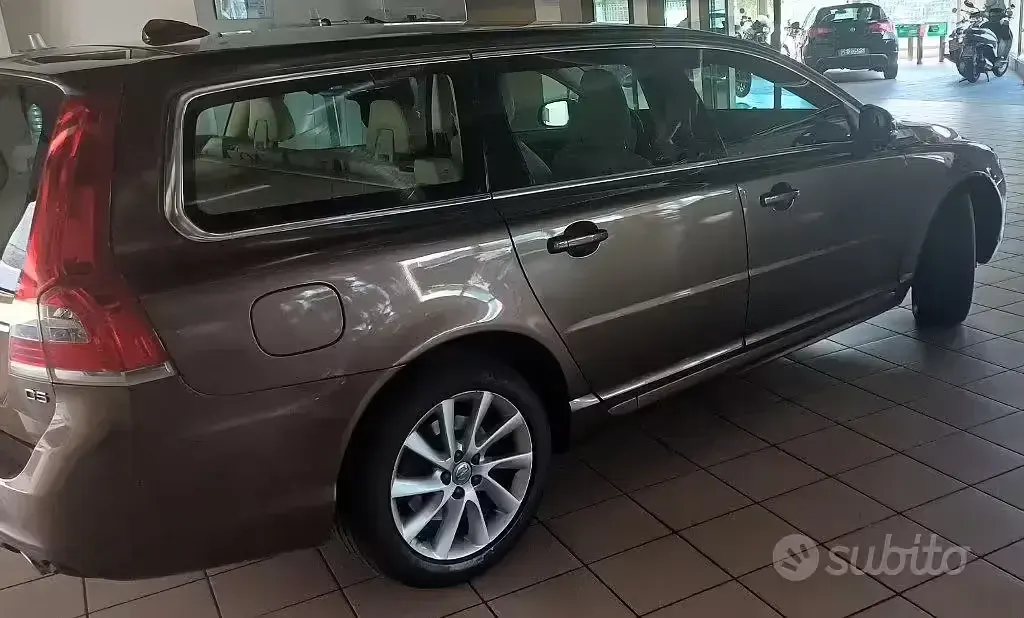 Usata Volvo V70 215 CV (158 kW) 2015 Marrone Station wagon