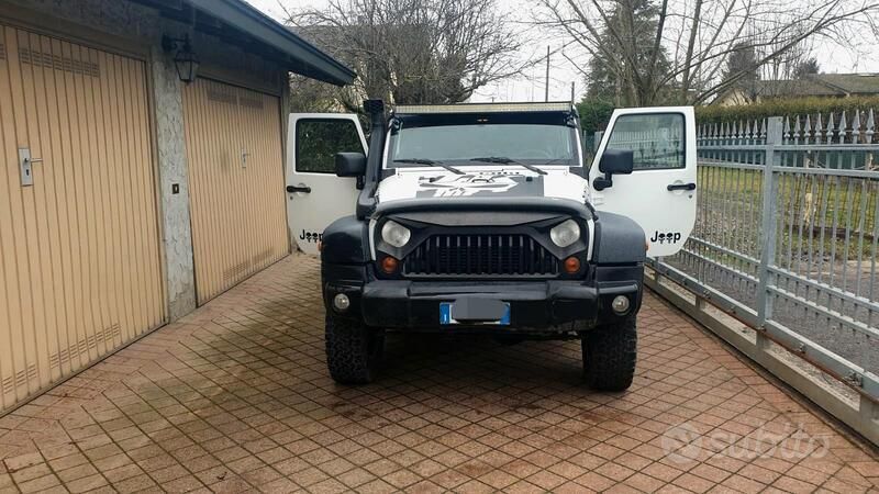 Usata Jeep Wrangler Rubicon 200 CV (147 kW) 2012 Bianco SUV