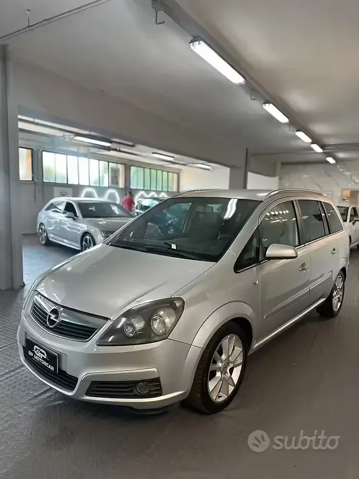 Usata Opel Zafira Cosmo 140 CV (102 kW) 2007 Grigio Monovolume